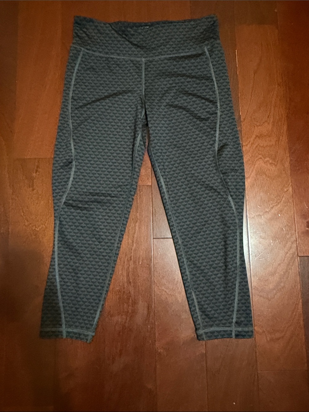 Vineyard Vines Charcoal Textured Leggings with Light Gray Stitching